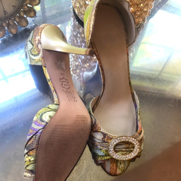 Pelle Moda Crystal Rhinestone Gold Heels Shoes 8M - Picture 3 of 7